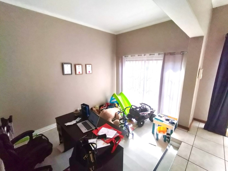3 Bedroom Property for Sale in Langenhovenpark Free State